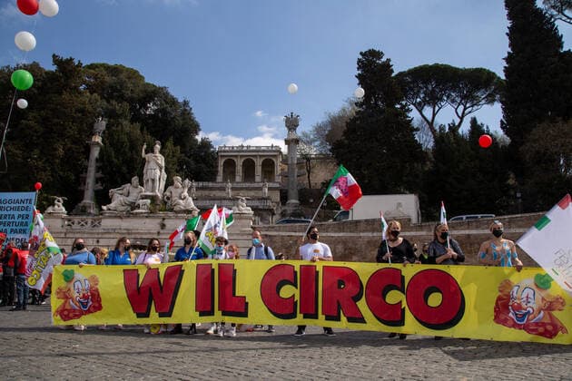 Italy: Protest of Circus Workers in Rome Demonstration in Piazza del Popolo in Rome organized by circus and amusement park workers Demonstration in Piazza del Popolo in Rome organized by circus and amusement park workers, to protest against the closure of hundreds of amusement parks in Italy and the cancellation of circus shows throughout Italy, over five thousand families without work and income since the first lockdown. Rome Italy Piazza del Popolo Copyright: MatteoxNardone