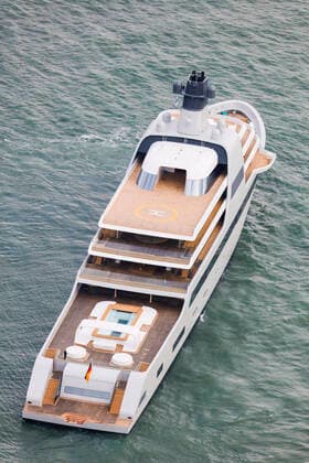 Luftaufnahme 139 Meter lange Superyacht SOLARIS auf der ersten Probefahrt in der Nordsee, gebaut von der Lloyd Werft Bremerhaven für den russischen Oligarchen Roman Abramowitsch *** Aerial view 139-metre superyacht SOLARIS on her first sea trial in the North Sea, built by Lloyd Werft Bremerhaven for Russian oligarch Roman Abramovich Copyright: xCarlxGrollx