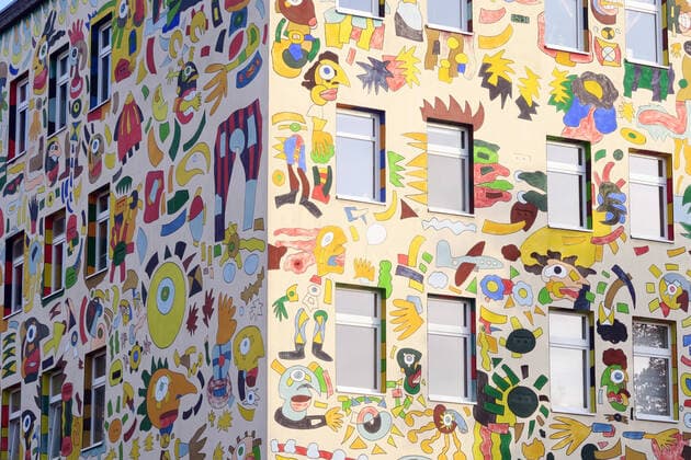 Bemalte Hausfassade an der Karl-Liebknecht-Straße in Leipzig, Sachsen, Deutschland, Europa, 10.11.2018 *** Painted house facade on Karl Liebknecht Straße in Leipzig, Saxony, Germany, Europe, 10 11 2018.
