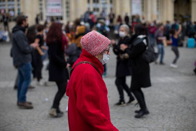 Jeremias Gonzalez IP3 - A woman wears a protective mask walks in the center of the city of Rennes, in western France. March 27,2021  Copyright: xJeremiasxGonzalezx