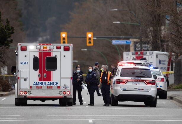 March 27, 2021, North Vancouver, BC, Canada: First responders are seen outside the Lynn Valley Library, in North Vancouver, B.C., Saturday, March 27, 2021. Police say multiple victims were stabbed inside and outside the library today. North Vancouver Canada  - ZUMAc35_ 20210327_zaf_c35_034 Copyright: xDarrylxDyckx