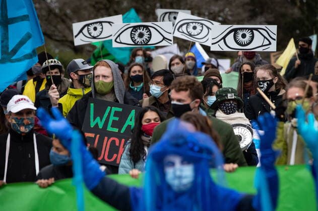 News Bilder des Tages March 27, 2021, Vancouver, BC, Canada: People taking part in an Extinction Rebellion protest against old-growth logging prepare to march, in Vancouver, B.C., Saturday, March 27, 2021. The group of protesters marched onto the Cambie Bridge forcing the closure of all lanes of traffic into and out of downtown. Vancouver Canada  - ZUMAc35_ 20210327_zaf_c35_061 Copyright: xDarrylxDyckx