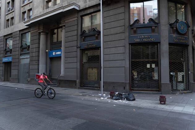 March 27, 2021, Santiago, Metropolitana, Chile: A cyclist passes through an empty street, on the first day of total quarantine in Santiago, Chile. Santiago Chile - ZUMAb332 20210327_zip_b332_010 Copyright: xMatiasxBasualdox