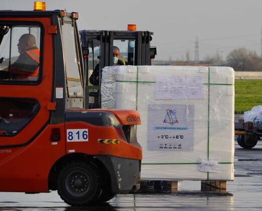 (210327) -- TASHKENT, March 27, 2021 -- Workers transfer COVID-19 vaccines at Tashkent International Airport in Tashkent, Uzbekistan, on March 27, 2021. The first batch of Chinese coronavirus vaccines arrived in Uzbekistan Saturday. (Photo by Xinhua) UZBEKISTAN-TASHKENT-CHINA-COVID-19 VACCINES-ARRIVAL ZafarxKhalilov 