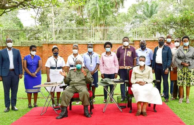 (210328) -- KAMPALA, March 28, 2021 -- Ugandan President Yoweri Museveni (L, Front) and his wife Janet Museveni (R, Front) pose for photos with a health team after receiving the COVID-19 vaccines at State House in Kampala, Uganda, on March 27, 2021. Ugandan President Yoweri Museveni and his wife Janet Museveni received their first dose of the Oxford-AstraZeneca vaccines here on Saturday. (Photo by Xinhua) UGANDA-KAMPALA-PRESIDENT-COVID-19 VACCINATION JosephxKiggundu 