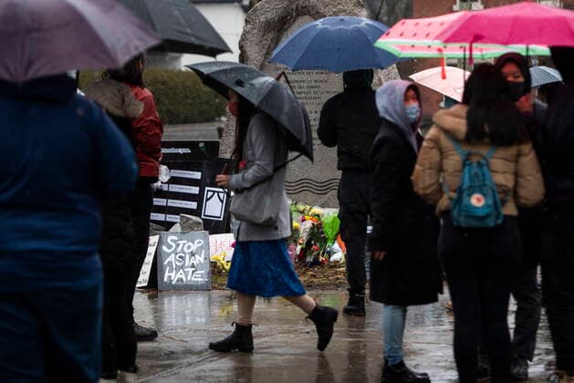 March 28, 2021, Ottawa, on, Canada: Community members gather in the rain at the Ottawa Women s Monument in Minto Park for a vigil in memory of the victims of the Atlanta spa shootings and to rally against anti-Asian racism, in Ottawa, on Sunday, March 28, 2021. Ottawa Canada  - ZUMAc35_ 20210328_zaf_c35_067 Copyright: xJustinxTangx