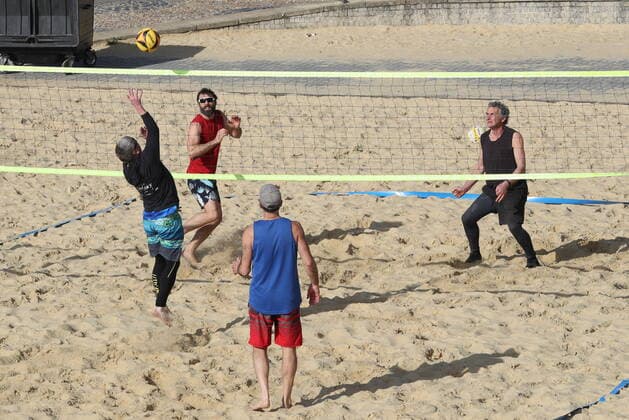 . 29 03 2021. Brighton, United Kingdom. A game of beach volleyball in Brighton on Happy Monday - the start of the latest Covid 19 lockdown easing .  xStephenxLockx xi-Imagesx IIM-22085-0015