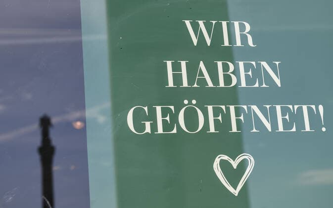 Lockdown in Stuttgart ab Mittwoch Die Stadt Stuttgart hat die Corona Notbremse gezogen.Da die Inzidenzzahlen auch nach vier Tagen in Folge über 100 liegen , hat die Landeshauptstadt beschlossen die Corona Notbremse zu ziehen. Somit werden ab Mittwoch Geschäfte, Museen und Tierparks wieder schliessen. Stuttgart Schlossplatz Baden-Württemberg Germany Copyright: xLeifxPiechowskix