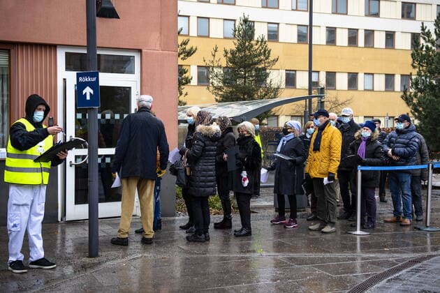 Vaccination queue at Sabbatsberg Hospital Possibility of drop in vaccination for coronavina vaccine created long queues Stockholm Sweden x2512x,  Copyright: xFERNVALLxLOTTE Aftonbladetx Coronavaccinering
