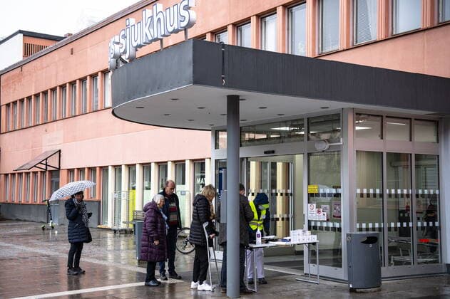 Vaccination queue at Sabbatsberg Hospital Possibility of drop in vaccination for coronavina vaccine created long queues Stockholm Sweden x2512x,  Copyright: xFERNVALLxLOTTE Aftonbladetx Coronavaccinering