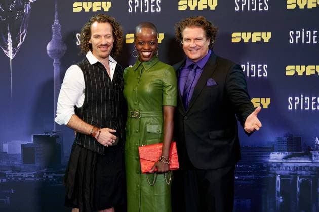 Falk Hentschel, Florence Kasumba und Francis Fulton-Smith beim der SPIDES Weltpremiere im UCI Kino Mercedes Platz in Berlin. *** Falk Hentschel, Florence Kasumba and Francis Fulton Smith at the SPIDES world premiere at UCI Kino Mercedes Platz in Berlin Copyright: xEventpressxRadkex
