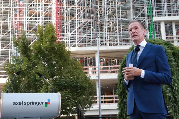 Mathias Döpfner auf dem Vorplatz des Axel Springer Hauses beim Richtfest des Axel-Springer-Neubaus in Berlin. *** Mathias Döpfner on the forecourt of the Axel Springer building at the topping-out ceremony of the Axel Springer new building in Berlin Copyright: xEventpressxFuhrx