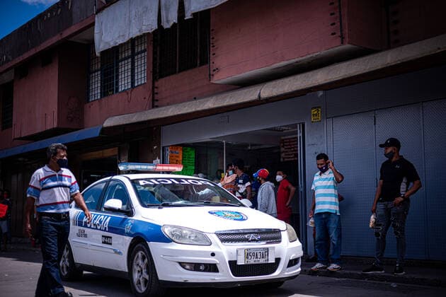 March 29, 2021, Valencia, Carabobo, Venezuela: From early in the morning the municipal police of Valencia, in the Carabobo state of Venezuela, was closing businesses and making a call to the population, through megaphones, so that there would be no accumulation of people in the streets and inviting the correct use of the mask. Valencia Venezuela - ZUMAf323 20210329_zip_f323_006 Copyright: xElenaxFernandezx