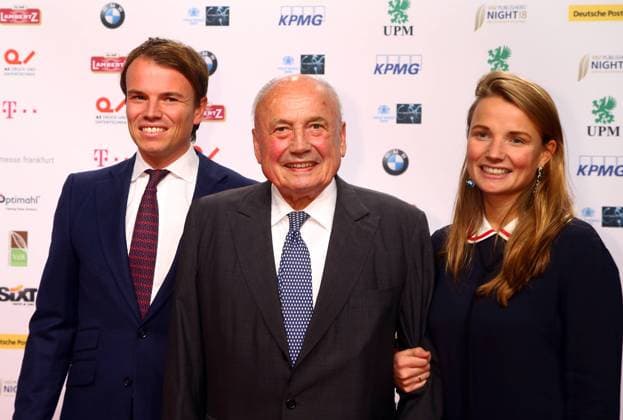 Bankier Friedrich von Metzler mit Kindern Franz und Elena bei der VDZ Publishers? Night 2018 und Verleihung der > Goldenen Victoria 2018 < in der Hauptstadtrepraesentanz der Deutschen Telekom AG in Berlin *** Banker Friedrich von Metzler with children Franz and Elena at the VDZ Publishers Night 2018 and award ceremony of the Golden Victoria 2018 in the capital representative office of Deutsche Telekom AG in Berlin Copyright: xEventpressxHHHx