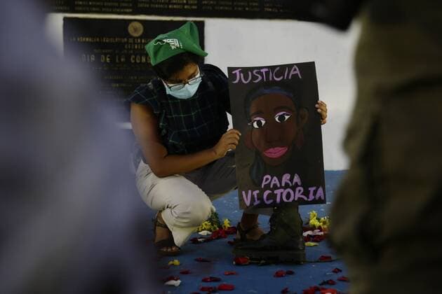 A group of women demonstrates to demand justice after the murder of Salvadoran migrant Victoria Salazar, who died after being subdued by the police in Mexico, at the Monument to the Constitution in San Salvador, El Salvador, 29 March 2021. EFE Rodrigo Sura Feminists demand justice for the death of a Salvadoran migrant !ACHTUNG: NUR REDAKTIONELLE NUTZUNG!  Copyright: xRodrigoxSurax AME6652 20210330-637526789439643334