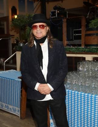 Klaus Barkowski , Das Hofbraeuhaus Wirtshaus Esplanade wird 15 und feierte mit einem Fassanstich und Modenschau in Hamburg *** Klaus Barkowski , The Hofbraeuhaus Wirtshaus Esplanade turns 15 and celebrated with a keg tapping and fashion show in Hamburg Copyright: xEventpressxxrhx