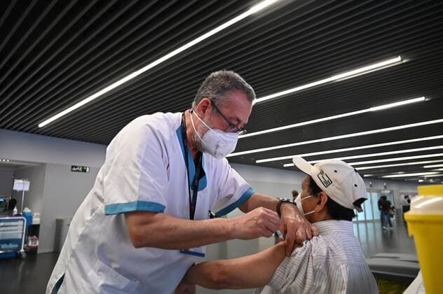 A man is vaccinated against COVID-19 virus disease at Wanda Metropolitano Stadium in Madrid, Spain, 30 March 2021. The vaccination of population aged 60-65 began to be vaccinated with AstraZeneca vaccine. COVID-19 vaccination program !ACHTUNG: NUR REDAKTIONELLE NUTZUNG!  Copyright: xFERNANDOxVILLARx GRAF4293 20210330-637527008901478092