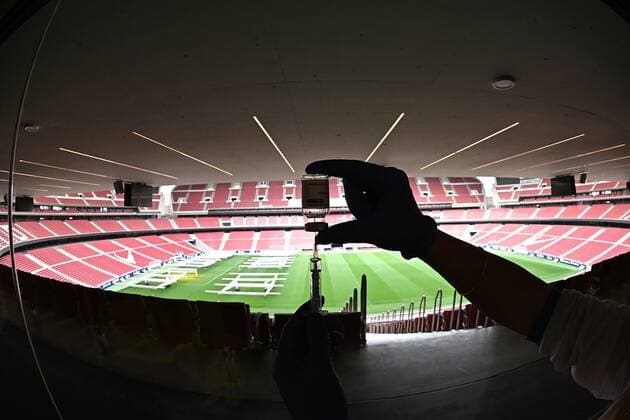 A paramedic prepares a dose of COVID-19 vaccine at Wanda Metropolitano Stadium in Madrid, Spain, 30 March 2021. The vaccination of population aged 60-65 began to be vaccinated with AstraZeneca vaccine. COVID-19 vaccination program !ACHTUNG: NUR REDAKTIONELLE NUTZUNG!  Copyright: xFERNANDOxVILLARx GRAF4340 20210330-637527014833316334