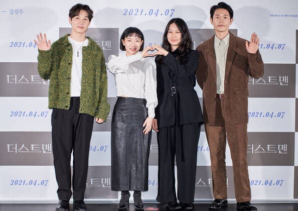 Bilder des Jahres 2021, Entertainment 03 März Entertainment Themen der Woche KW13 Bilder des Jahres 2021, Entertainment 03 März Entertainment Bilder des Tages Dust-Man film premiere SEOUL, SOUTH KOREA, MAR 30: South Korean actors Woo Ji-hyun, Shim Dal-gi, film director Kim Na-kyung, Kang Gil-woo during Dust-Man film premiere at the Lotte Cinema in Seoul, South Korea, on March 30, 2021. Seoul the Lotte Cinema Konkuk Universi South Korea 6440_236143 Copyright: xStevexCho PentaxPressx