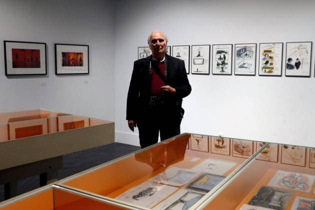 Spanish film maker Carlos Saura poses during the presentation of the exhibition Carlos Saura and Dance at the Madrid s Cultural Center Fernan Gomez theatre in Madrid, Spain, 30 March 2021. The display will run until 06 June 2021. Carlos Saura presents exhibition in Madrid !ACHTUNG: NUR REDAKTIONELLE NUTZUNG!  Copyright: xJ.J.xGuillénx GRAF4472 20210330-637527109939348954