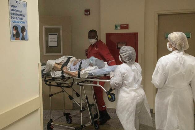 RIO DE JANEIRO, RJ - 30.03.2021: BRASIL REGISTRA 3780 MORTES POR COVID 19 - Brazil registers a new record of deaths by COVID 19 in the last 24 hours, 3780. As well as the highest average of deaths per week since the beginning of the pandemic, 2710. x2048599x  CarlosxEliasxJunior
