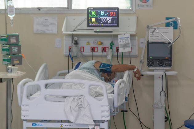 RIO DE JANEIRO, RJ - 30.03.2021: BRASIL REGISTRA 3780 MORTES POR COVID 19 - Brazil registers a new record of deaths by COVID 19 in the last 24 hours, 3780. As well as the highest average of deaths per week since the beginning of the pandemic, 2710. x2048600x  CarlosxEliasxJunior