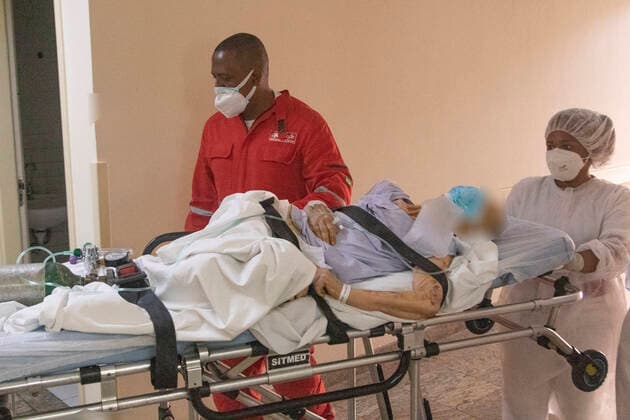 RIO DE JANEIRO, RJ - 30.03.2021: BRASIL REGISTRA 3780 MORTES POR COVID 19 - Brazil registers a new record of deaths by COVID 19 in the last 24 hours, 3780. As well as the highest average of deaths per week since the beginning of the pandemic, 2710. x2048679x  CarlosxEliasxJunior