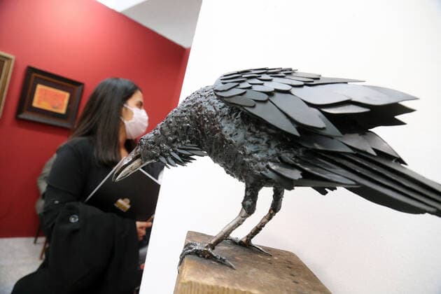 (210330) -- ANKARA, March 30, 2021 -- A woman wearing a face mask visits an international contemporary art fair in Ankara, Turkey, on March 30, 2021. (Photo by Xinhua) TURKEY-ANKARA-INTERNATIONAL CONTEMPORARY ART FAIR MustafaxKaya 