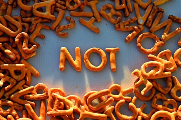 Symbolbild :Not, aus Laugenbuchstaben geschrieben Symbolbild : Not Siegsdorf Bayern Deutschland *** Symbol picture distress, written from lye letters Symbol picture distress Siegsdorf Bavaria Germany Copyright: xRolfxPossx