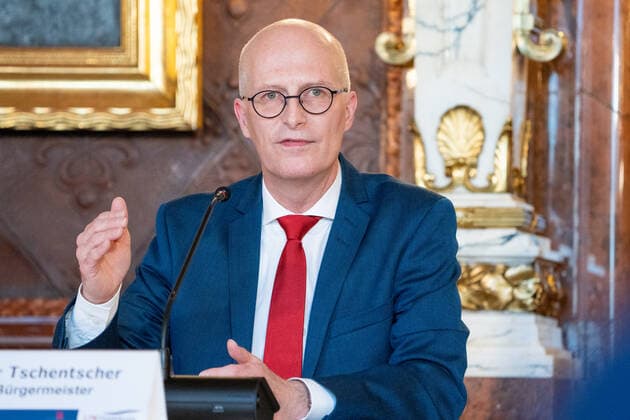 Hamburger Senat kündigt nächtliche Ausgangsbeschränkungen für Hamburg an - Pressekonferenz im Rathaus - Senat beschließt zusätzliche Maßnahmen zur Eindämmung der Coronavirus-Verbreitung in Hamburg - Erster Bürgermeister Dr. Peter Tschentscher -;Hamburger Senat kündigt nächtliche Ausgangsbeschränkungen für Hamburg an - Pressekonferenz im Rathaus - Senat beschließt zusätzliche Maßnahmen zur Eindämmung der Coronavirus-Verbreitung in Hamburg - Erster Bürgermeister Dr. Peter Tschentscher -, Hamburg Hamburg Deutschland Rathaus