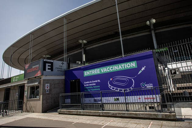 A sign indicates the entrance to the vaccination center of the Stade de France in Saint-Denis on March 31, 2021, where a Covid-19 vaccination centre will open on April 6. In order to accompany the increase of the vaccination campaign, 38 giant vaccination centers will be opened in the next few days.  Copyright: xAurelienxMorissardx