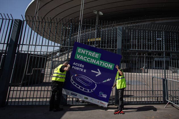 A sign indicates the entrance to the vaccination center of the Stade de France in Saint-Denis on March 31, 2021, where a Covid-19 vaccination centre will open on April 6. In order to accompany the increase of the vaccination campaign, 38 giant vaccination centers will be opened in the next few days.  Copyright: xAurelienxMorissardx