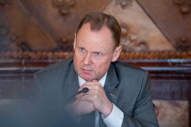 Hamburger Senat kündigt nächtliche Ausgangsbeschränkungen für Hamburg an - Pressekonferenz im Rathaus - Senat beschließt zusätzliche Maßnahmen zur Eindämmung der Coronavirus-Verbreitung in Hamburg - Innensenator Andy Grote;Hamburger Senat kündigt nächtliche Ausgangsbeschränkungen für Hamburg an - Pressekonferenz im Rathaus - Senat beschließt zusätzliche Maßnahmen zur Eindämmung der Coronavirus-Verbreitung in Hamburg - Innensenator Andy Grote, Hamburg Hamburg Deutschland Rathaus