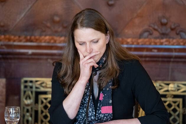 Hamburger Senat kündigt nächtliche Ausgangsbeschränkungen für Hamburg an - Pressekonferenz im Rathaus - Senat beschließt zusätzliche Maßnahmen zur Eindämmung der Coronavirus-Verbreitung in Hamburg - Sozial- und Gesundheitssenatorin Melanie Leonhard;Hamburger Senat kündigt nächtliche Ausgangsbeschränkungen für Hamburg an - Pressekonferenz im Rathaus - Senat beschließt zusätzliche Maßnahmen zur Eindämmung der Coronavirus-Verbreitung in Hamburg - Sozial- und Gesundheitssenatorin Melanie Leonhar, Hamburg Hamburg Deutschland Rathaus
