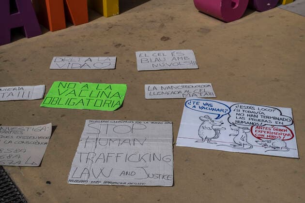March 31, 2021, Barcelona, Catalonia, Spain: Protest placards laying on the ground during the demonstration..Summoned by the platform against the obligation of sanitary masks in minors, El Tercer Grupo, some fifty people have gathered at the doors of the Sant Joan De Deu Children s Hospital to protest the call of the hospital to carry out tests of the covid 19 vaccine on minors. Barcelona Spain - ZUMAs197 20210331_zaa_s197_054 Copyright: xPacoxFreirex