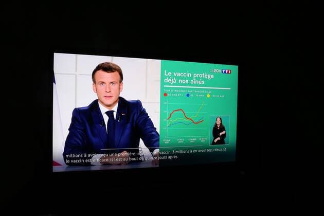 Coronavirus und Frankreich, Emmanuel Macron TV-Ansprache Captures d ecran du President de la Republique Emmanuel Macron sur TF1 qui a annonce un nouveau confinement national pour quatre semaines NEWS: Emmanuel Macron sur TF1 - Paris - 31 03 2021 JonathanRebboah Panoramic  PESRK24022012