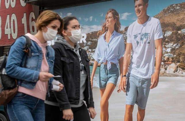 People wearing face masks walk on a street in Ankara, Turkey, on March 31, 2021. Turkey has confirmed 31,537 deaths and 3,317,182 positive cases of the coronavirus infection in the country. ( Copyright: AbdurrahmanxAntakyalix-xDepoxPho DSC_4184