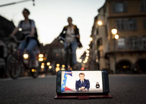 Coronavirus und Frankreich, Emmanuel Macron TV-Ansprache photos d illustration dans les Rues de la ville de Strasbourg Emmanuel Macron s est adresse directement aux Francais ce mercredi 31 mars lors d une allocution televisee. Emmanuel Macron spoke directly to the French people on Wednesday 31 March in a televised address. NEWS: Emmanuel Macron sur TF1 - Strasbourg - 31 03 2021 ElyxandroCEGARRA PANORAMIC 