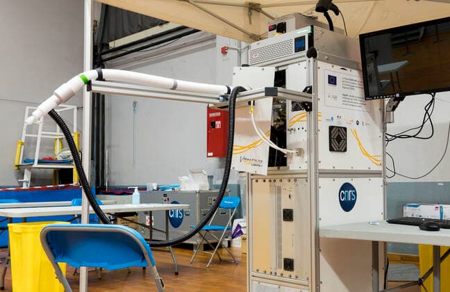 Coronavirus in Frankreich, neues Impfzentrum im Palais des Sports in Lyon NEWS : Covid 19 : Lyon augmente la cadence a 2000 vaccination par jour en reorganisant en une nuit son centre de depistage et de vaccination - Palais des Sports - Lyon 31 03 2021 NEWS : Covid 19 : Lyon increases the rate to 2000 vaccinations per day by reorganising its screening and vaccination centre overnight - Palais des Sports - Lyon 31 03 2021 NEWS : Centre de depistage et de vaccination - Palais des Sports - Lyon 31 03 2021 SandrineThesillat Panoramic 