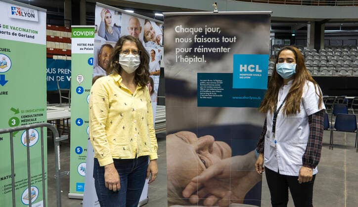 Coronavirus in Frankreich, neues Impfzentrum im Palais des Sports in Lyon NEWS : Covid 19 : Lyon augmente la cadence a 2000 vaccination par jour en reorganisant en une nuit son centre de depistage et de vaccination - Palais des Sports - Lyon 31 03 2021 NEWS : Covid 19 : Lyon increases the rate to 2000 vaccinations per day by reorganising its screening and vaccination centre overnight - Palais des Sports - Lyon 31 03 2021 NEWS : Centre de depistage et de vaccination - Palais des Sports - Lyon 31 03 2021 SandrineThesillat Panoramic 