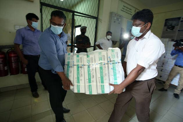 (210401) -- COLOMBO, April 1, 2021 -- Workers transport Sinopharm COVID-19 vaccines at the Bandaranaike International Airport in Colombo, Sri Lanka, March 31, 2021. A batch of Sinopharm vaccines arrived in Sri Lanka from China on Wednesday as part of a donation by the Chinese government to the island nation. (Photo by Xinhua) SRI LANKA-COLOMBO-CHINA-COVID-19-VACCINES-ARRIVAL AjithxPerera 