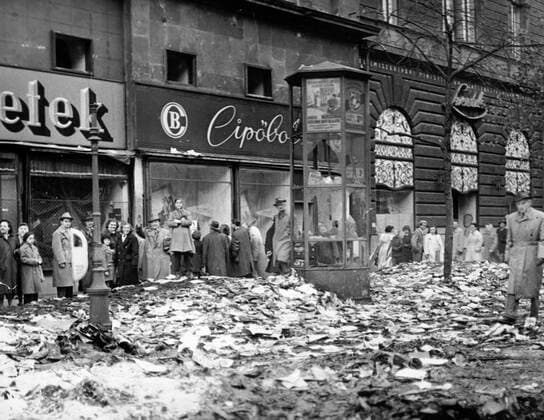 BUDAPEST 1956-11-01 The Hungarian Revolution 1956. Destruction in Budapest. BUDAPEST HUNGARY x23x *** BUDAPEST 1956 11 01 The Hungarian Revolution 1956 Destruction in Budapest BUDAPEST HUNGARY x23x,  Copyright: xFolkexHellbergx xDNx HUNGARY