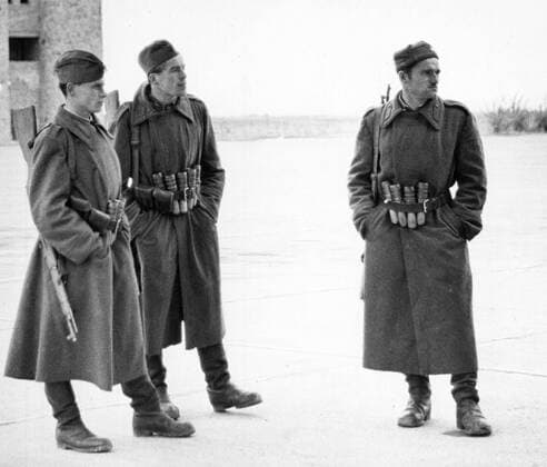 BUDAPEST 1956-11-01 The Hungarian Revolution 1956. Freedom fighters and soldiers in Budapest. BUDAPEST HUNGARY x23x *** BUDAPEST 1956 11 01 The Hungarian Revolution 1956 Freedom fighters and soldiers in Budapest BUDAPEST HUNGARY x23x,  Copyright: xFolkexHellbergx xDNx HUNGARY
