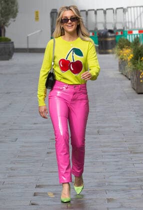 Bilder des Jahres 2021, Entertainment 04 April Entertainment Themen der Woche KW13 Entertainment Bilder des Tages . 01 04 2021. London, United Kingdom. Ashley Roberts leaves the studios of Global Radio. Celebrities at Global Radio. Global Radio.  xMarkxThomasx xi-Imagesx IIM-22096-0004