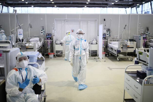 MOSCOW, RUSSIA - APRIL 1, 2021: Medical workers are seen at a unit of a temporary COVID-19 hospital at the Sokolniki Exhibition and Convention Center. The treatment facility has a reserve hospital and an observation center; its capacity is 550 beds, including 18 for intensive therapy patients. Sergei Bobylev TASS  TS0FB357