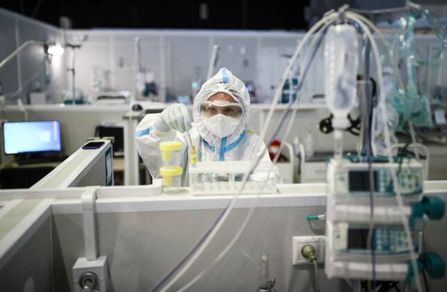 MOSCOW, RUSSIA - APRIL 1, 2021: A medical worker is seen at a temporary COVID-19 hospital at the Sokolniki Exhibition and Convention Center. The treatment facility has a reserve hospital and an observation center; its capacity is 550 beds, including 18 for intensive therapy patients. Sergei Bobylev TASS  TS0FB3B1