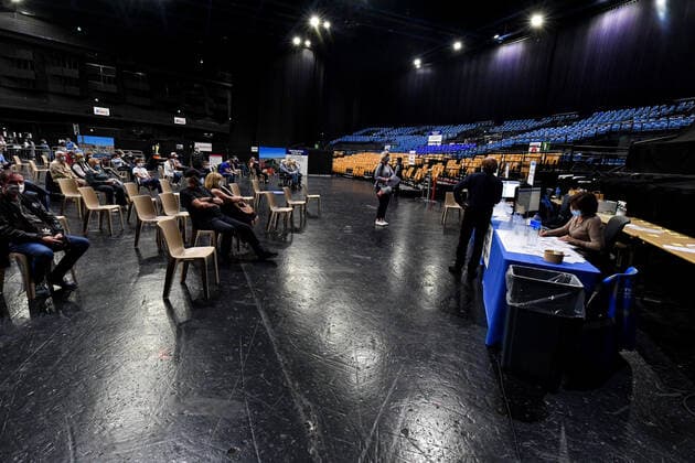 News Bilder des Tages Mass vaccination at the Palais Nikaia, Performance & Event Venue in Nice, France. COVID-19 in France: Vaccination in Nice. 266583 2021-04-01 _sans_perso  Copyright: xL.Urmanx xStarfacex STAR_266583_023