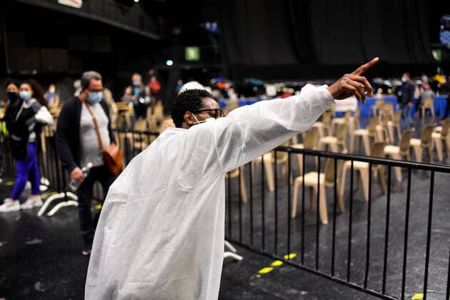 Mass vaccination at the Palais Nikaia, Performance & Event Venue in Nice, France. COVID-19 in France: Vaccination in Nice. 266583 2021-04-01 _sans_perso  Copyright: xL.Urmanx xStarfacex STAR_266583_033