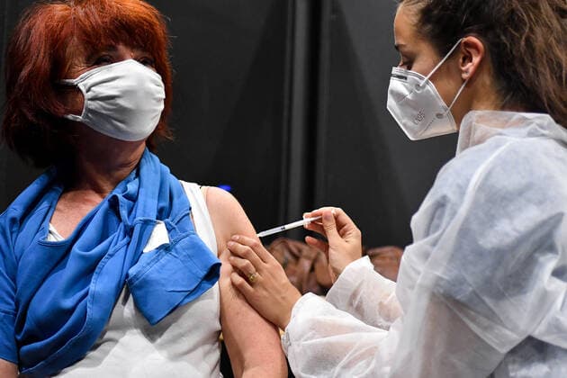 Mass vaccination at the Palais Nikaia, Performance & Event Venue in Nice, France. COVID-19 in France: Vaccination in Nice. 266583 2021-04-01 _sans_perso  Copyright: xL.Urmanx xStarfacex STAR_266583_039