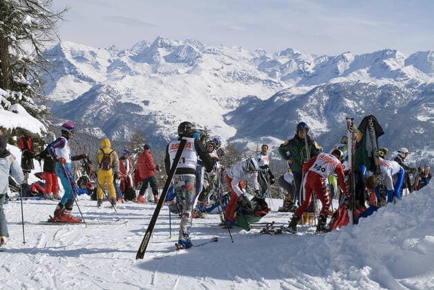 Skiing, Torgnon, Valle d Aosta, Italy StefanoVenturini CuboImages 1028_11_SVE0103